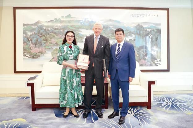 加拿大驻华大使Dominic Barton到访j9.com集团